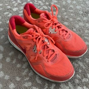 Women’s NIKE lunarglide 3 size 9